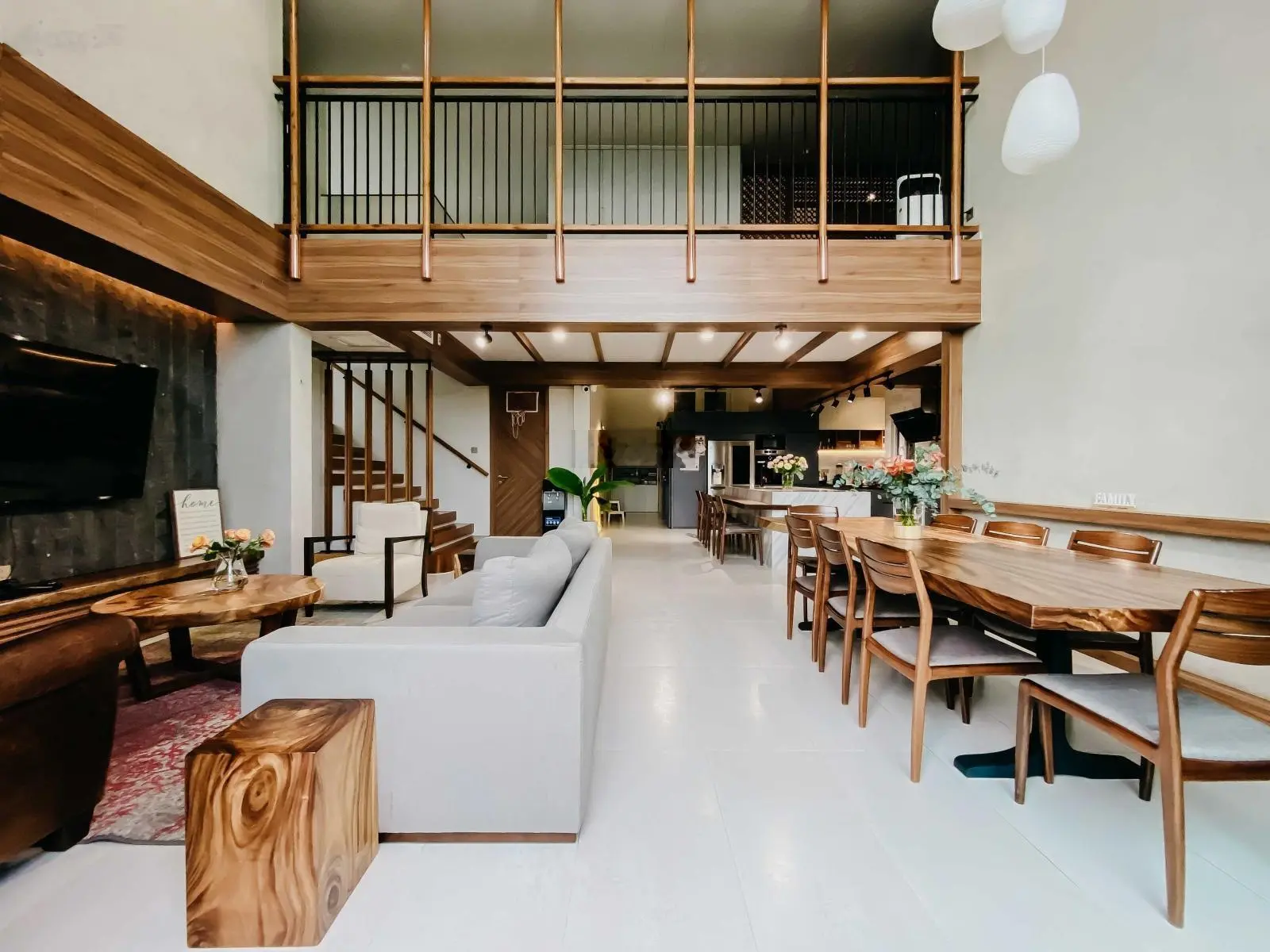 Chỉ với 30 tỷ sở hữu ngay căn Duplex tầng thấp gồm 5 phòng ngủ diện tích lớn, đầy đủ nội thất