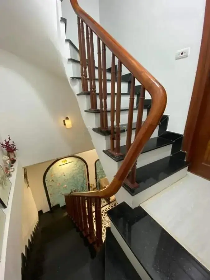 BÁN NHÀ CẦU GIẤY-Ô TÔ ĐỖ CỬA - VÀI BƯỚC RA PHỐ - 40M - 5 TẦNG - TIỆN ÍCH - HƠN 7 Tỷ