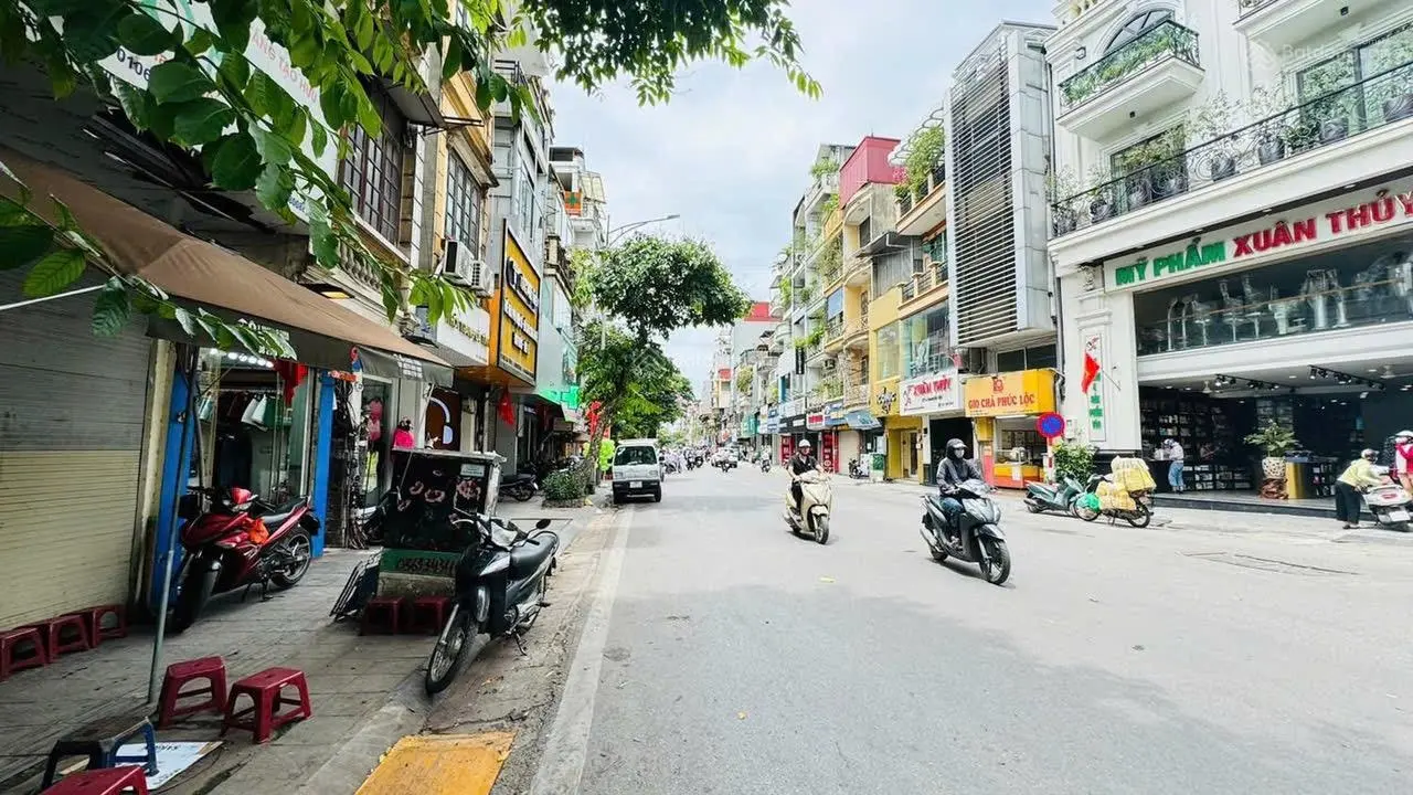 Bán Mặt phố Bạch Mai , hai Bà Trưng . DT 122m2 3Tầng Mặt tiền 3.5m. giá: 35tỷ.LH :0383 426 ***