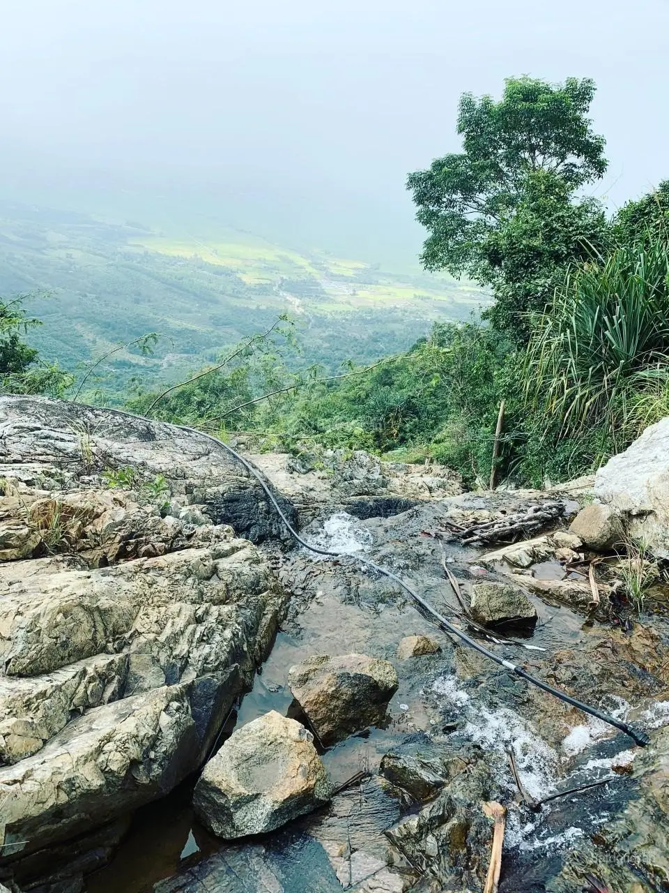 Vườn suối gần 1ha Am Chúa - 205 triệu (Giấy tay)