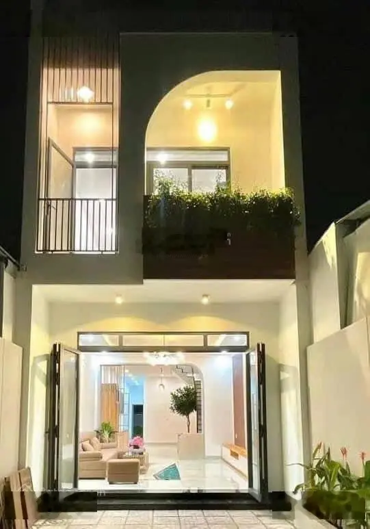 Cần bán căn nhà ở gần chợ Bình Chánh nằm ngay đường Hoàng Phan Thái DT 90m2 SHR không quy hoạch