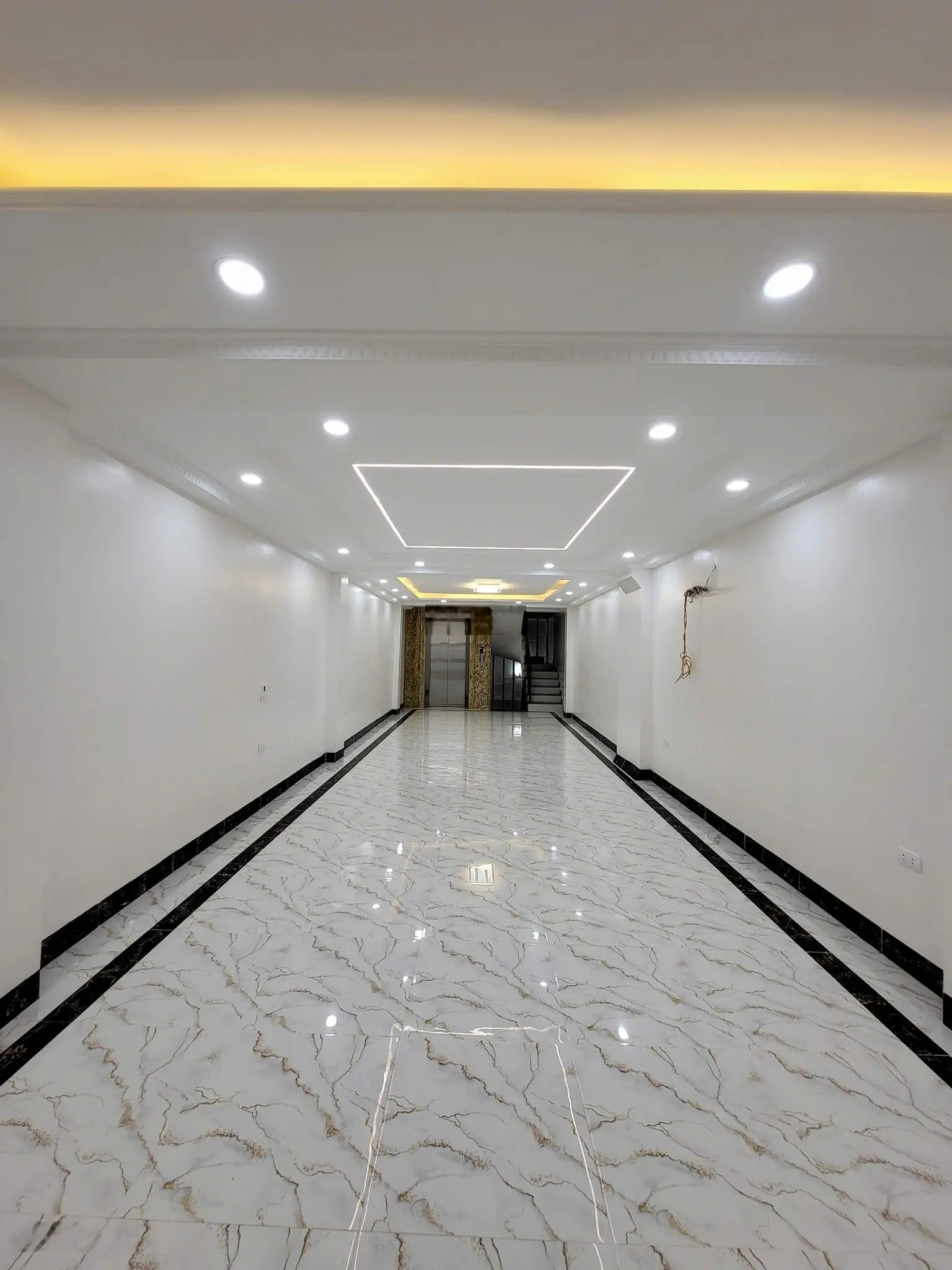 Nguyễn Khuyến, Văn Quán, Hà Đông 48m2, 7 tầng, thang máy, giá 12 tỷ, ô tô, kinh doanh sầm uất