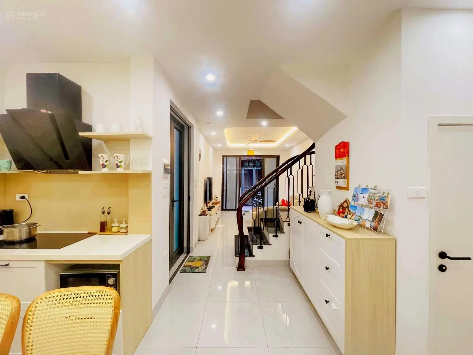 Lô góc Cầu Giấy - ô tô đỗ cửa - nhà đẹp - ngõ nông - 50m2 x 4 tầng. Giá: 9 tỷ