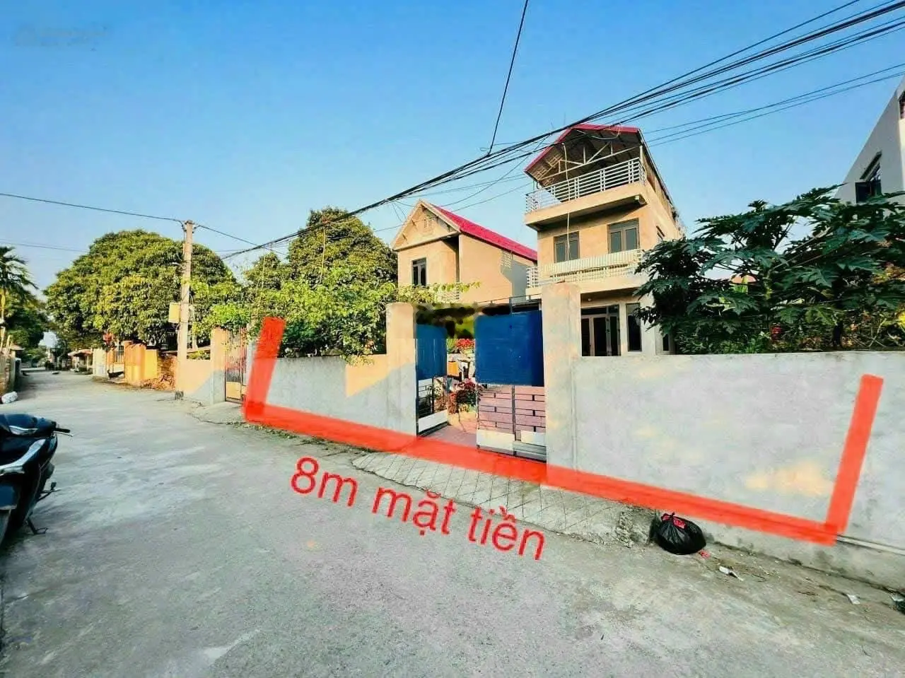 Chính chủ cần bán lô đất S = 200m2 sẵn nhà 3 tầng - sát chợ - trường học - cách HN chỉ 23km