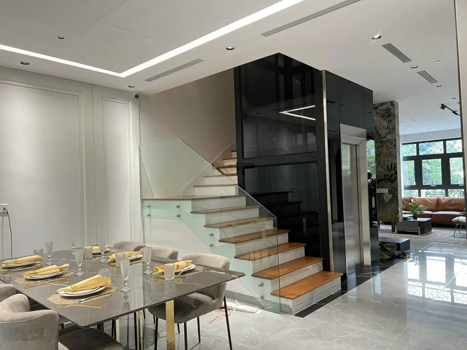 Cần Bán Gấp Biệt thự Kita Ciputra - Tây Hồ, 150m2, 1 hầm + 4 tầng, giá 320 triệu/m2