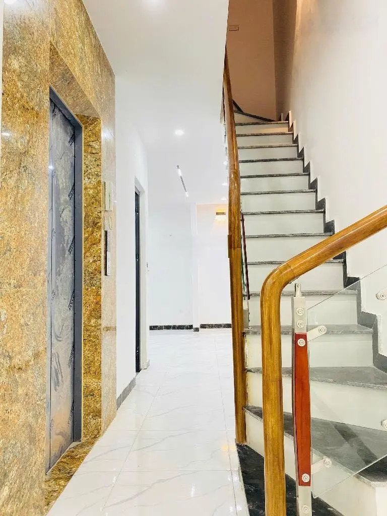 Bán nhà lô góc phố lý tự trọng hà đông 39m, 5 tầng, thang máy hơn 8 tỷ ở & kinh doanh đỉnh!