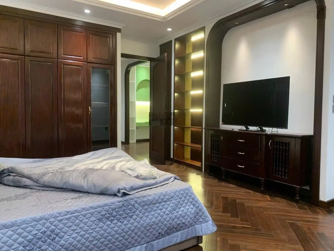 200m2 Paris có thang máy. Vị trí VIP, cạnh công viên, bể bơi các tiện ích