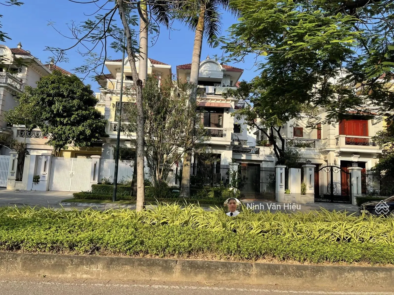 Chính chủ gửi bán căn biệt thự 198m2 sổ đỏ có sân vườn rộng dãy C Ciputra Hà Nội