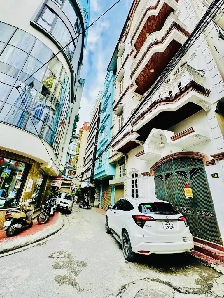 Bán CCMN 9 tầng Nguyễn Chí Thanh, 15 phòng, thang máy, 2 mặt ngõ, ô tô đỗ cửa, kinh doanh tốt
