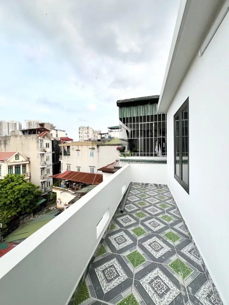Bán nhà Hoàng Mai - ô tô đỗ cổng - kinh doanh - ngõ rộng thoáng - 3PN. Giá: 6,05 tỷ. LH: 0779 548 ***