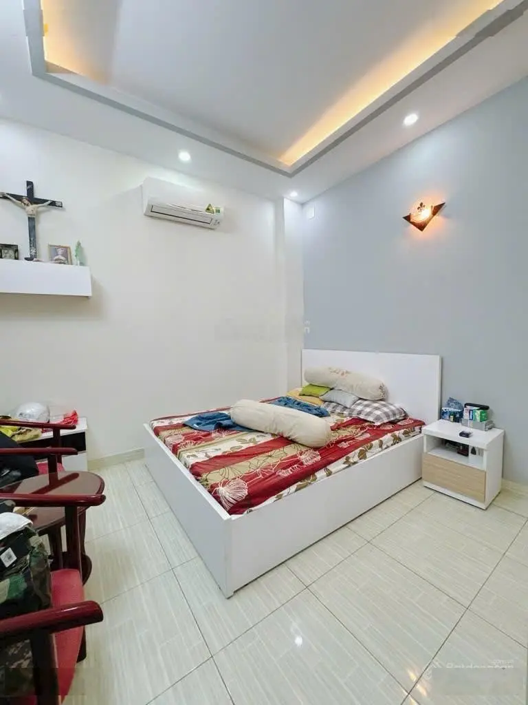 Nhà Khánh Hội Q4 - 4 lầu đúc - 44m2 - 4pn - sát hẻm ôtô - giá 5 tỷ nhỉnh