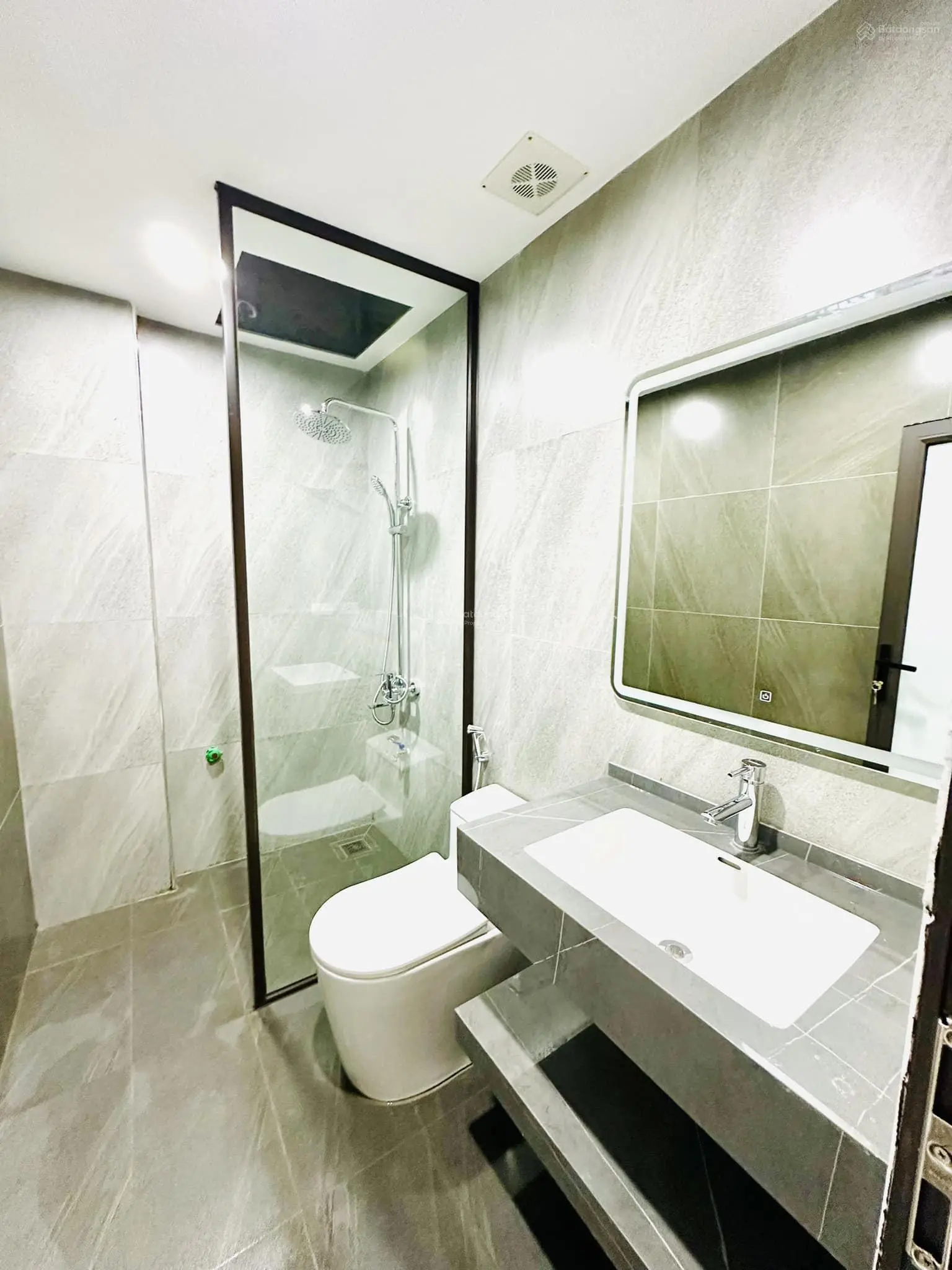 Đẹp nhất Cầu Giấy - nhà xây mới - kinh doanh - hai mặt thoáng - gara ô tô - 7 tầng - thang máy