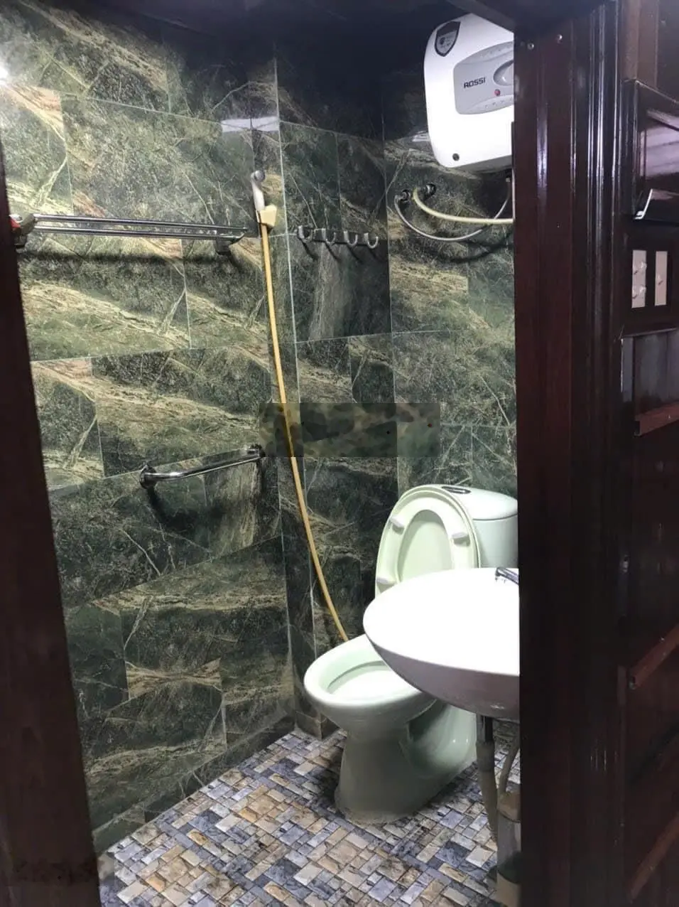 Kẹt tiền cần bán căn nhà hẻm 4m. Giá: 3tỷ3 40m2. Đoàn Văn Bơ P16 Q4. Sổ Riêng