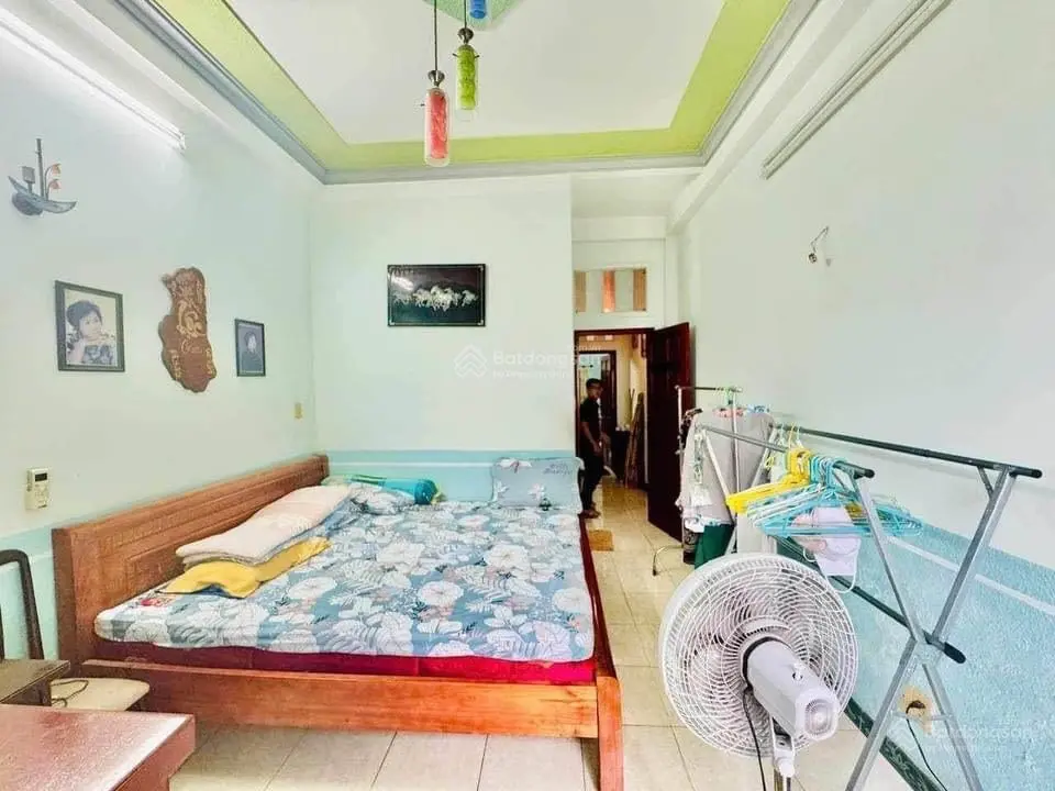 Nhà gần CĐ Kinh Tế Đối Ngoại đường Nguyễn Kiệm có HĐT 25tr/tháng, DT: 55m2, sổ riêng
