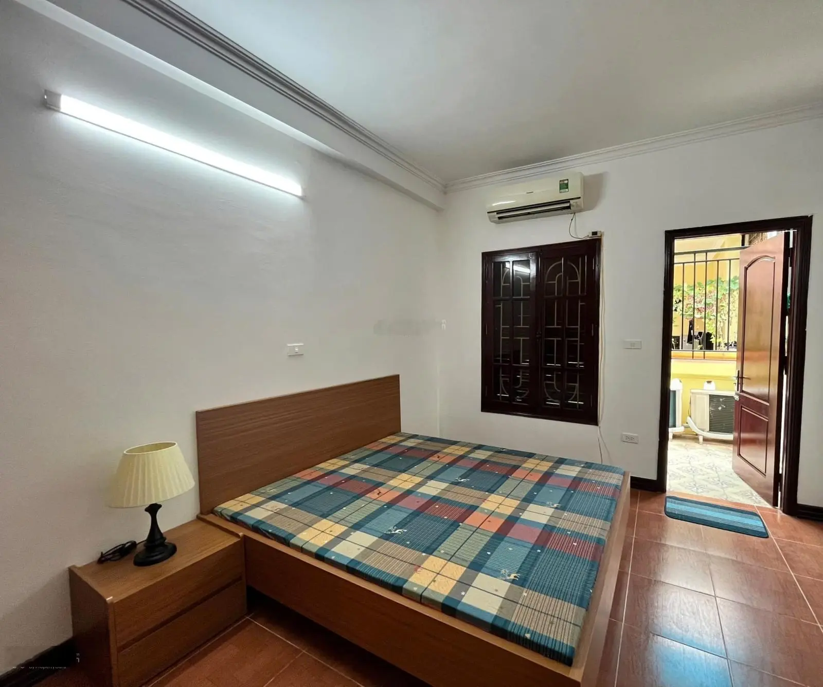 Bán nhà mới 35m2 4 tầng trước nhà taxi lùi Lạc Long Quân giá 8.15 tỷ LH: 0966 341 ***