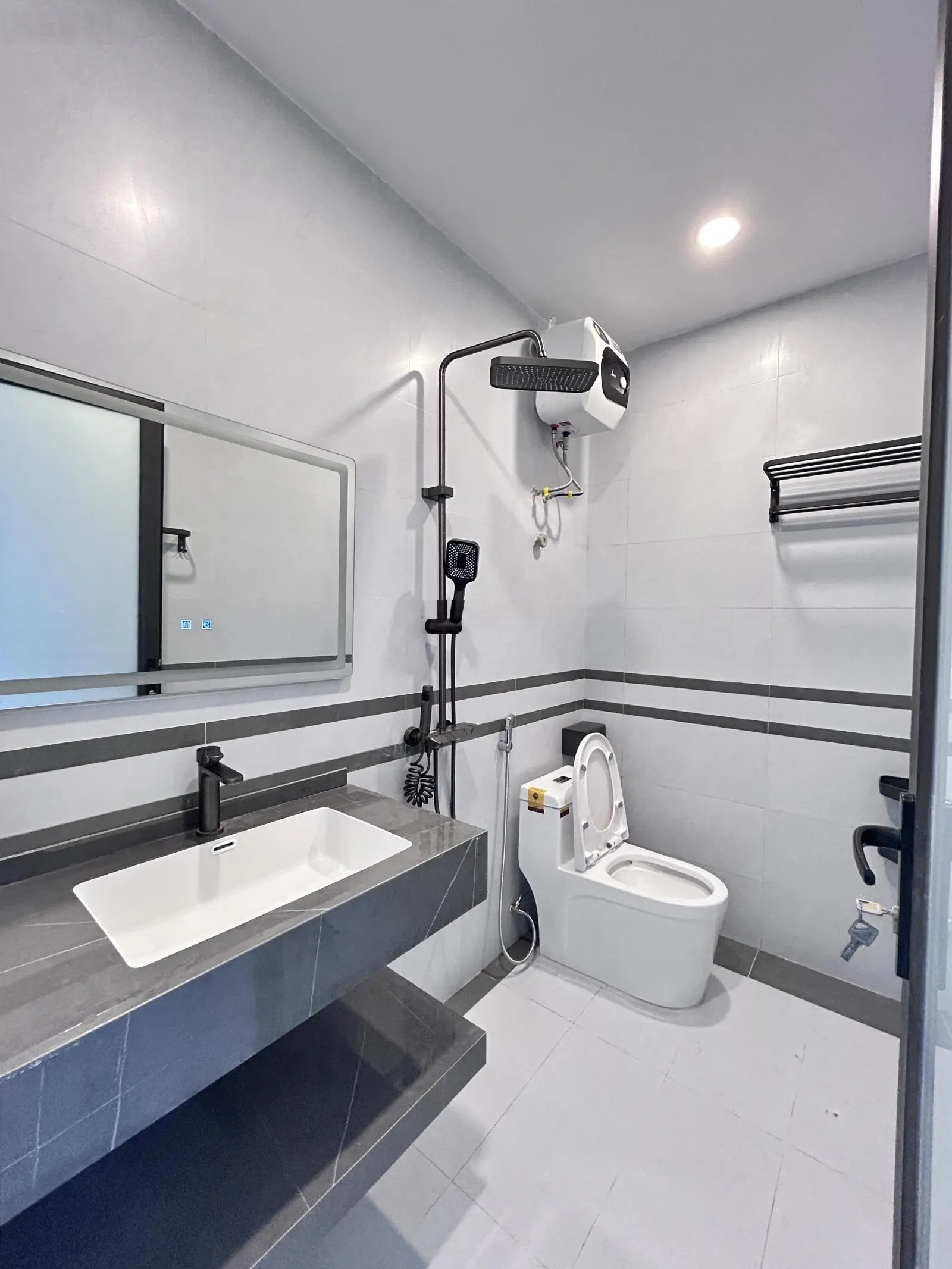 Nhà khu vực Phủ Thượng Đoạn, xây mới độc lập, sân cổng riêng.