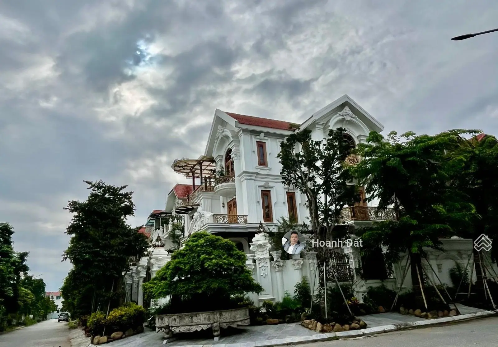 Biệt thự góc 241m2 view hồ khu đô thị Phú Lương, giá chỉ nhỉnh 37 tỷ. Hàng siêu hiếm