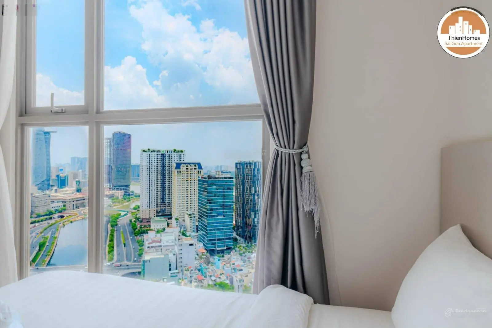 Siêu phẩm giá tốt! Bán gấp căn Grand Riverside 80m2 2PN view sông thoáng giá 4,09 tỷ. LH 0931 785 ***