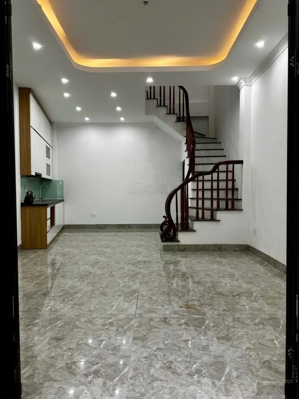 Bán gấp nhà phố Trần Thái Tông, TT Cầu Giấy, 35m2, 5T, giá hơn 7 tỷ, ô tô gần