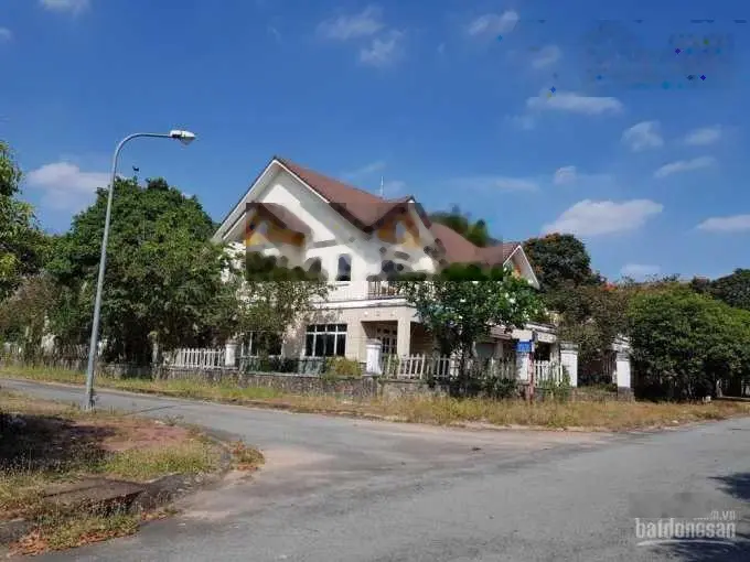 Bán đất nền XDHN và HUD, vị trí đẹp, giá đầu tư. DT đa dạng 100m2, 300m2, 1000m2... Shr