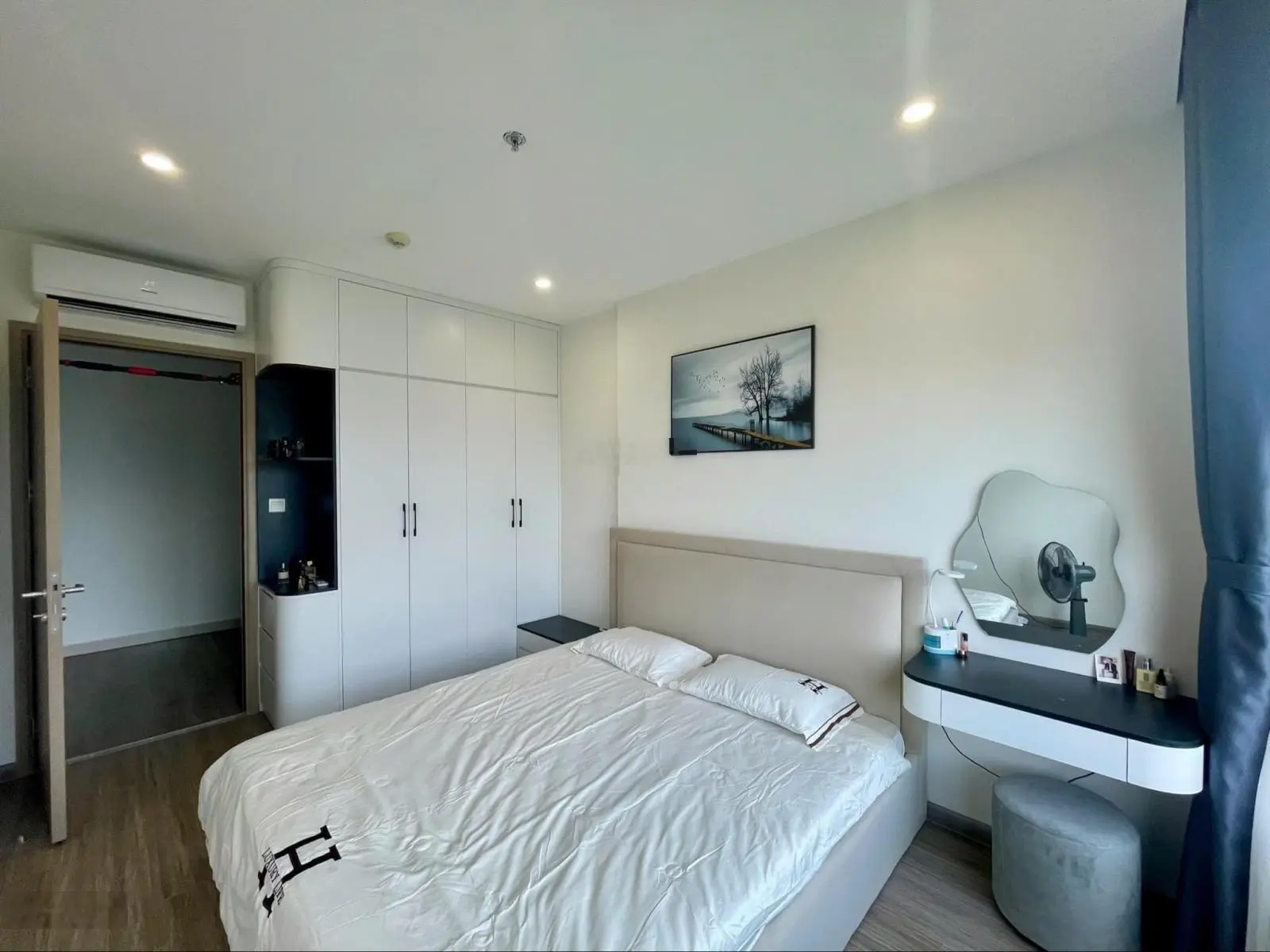Chủ nhà cần tiền vào dự án mới cần bán căn hộ 1PN+1 47m2 chỉ với 2,2 tỷ tại Vinhomes OCP 1