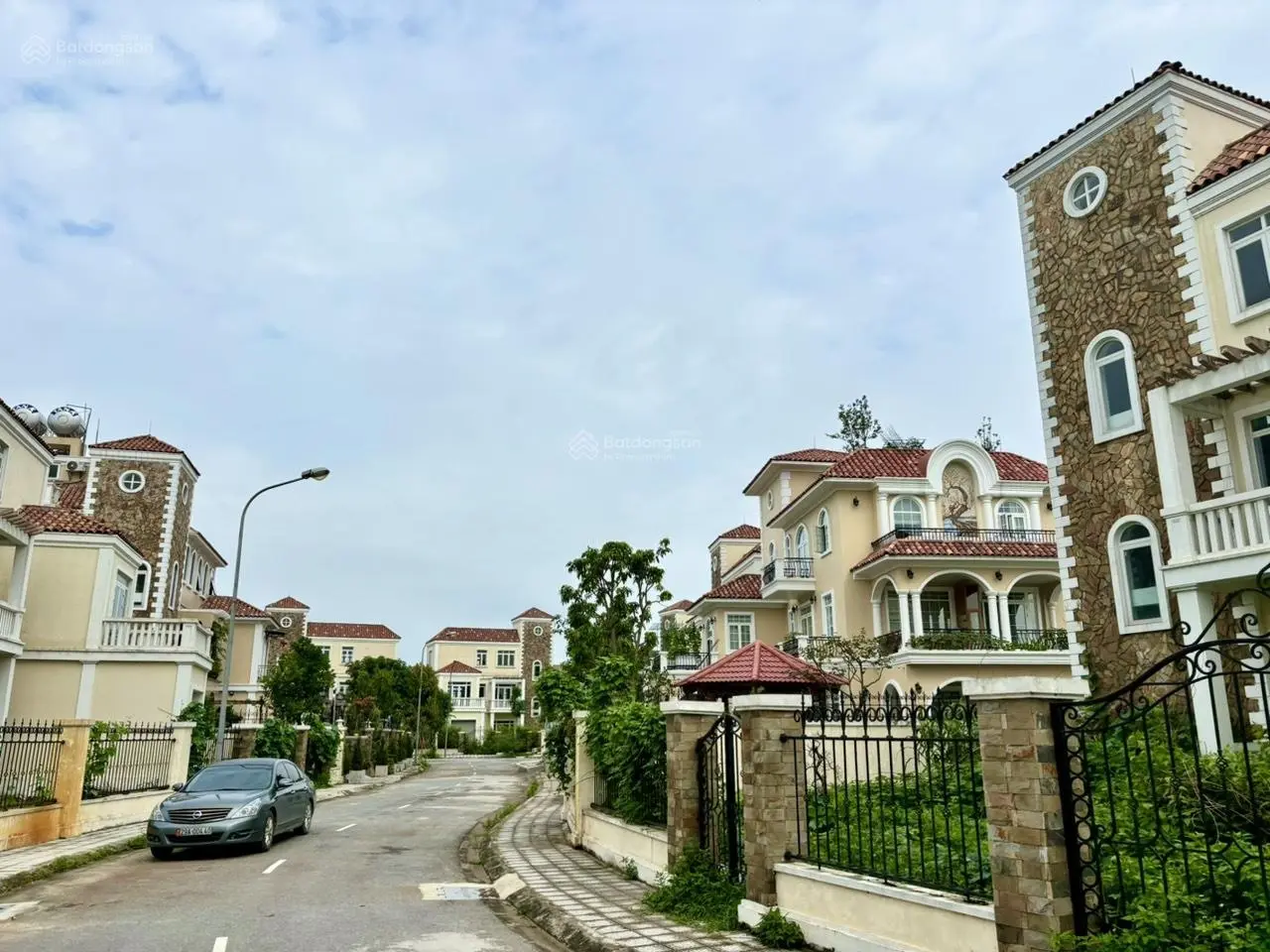 Bán biệt thự view được hồ điều hòa tại khu đô thị Nam An Khánh - 593m2, giá chỉ 100 triệu/m2