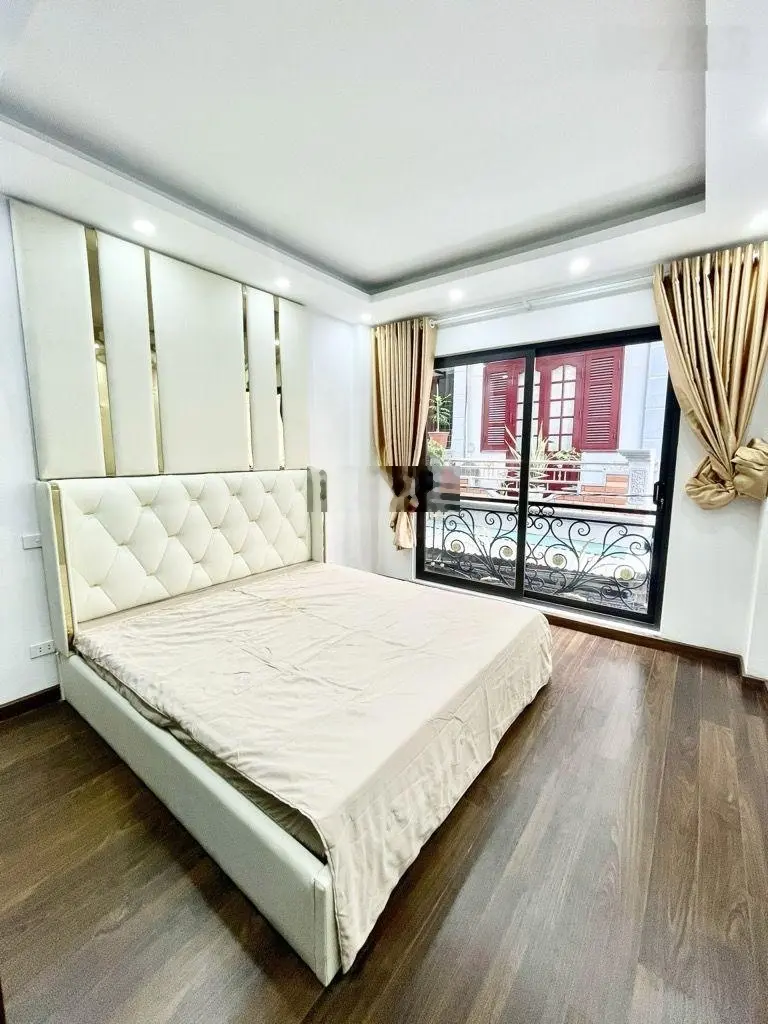 Nhà mới kinhkoong đón tết phố hoa lư 42m, 5 tầng, giá 8,15 tỷ, ngõ to, gần phố, thoáng trước sau.