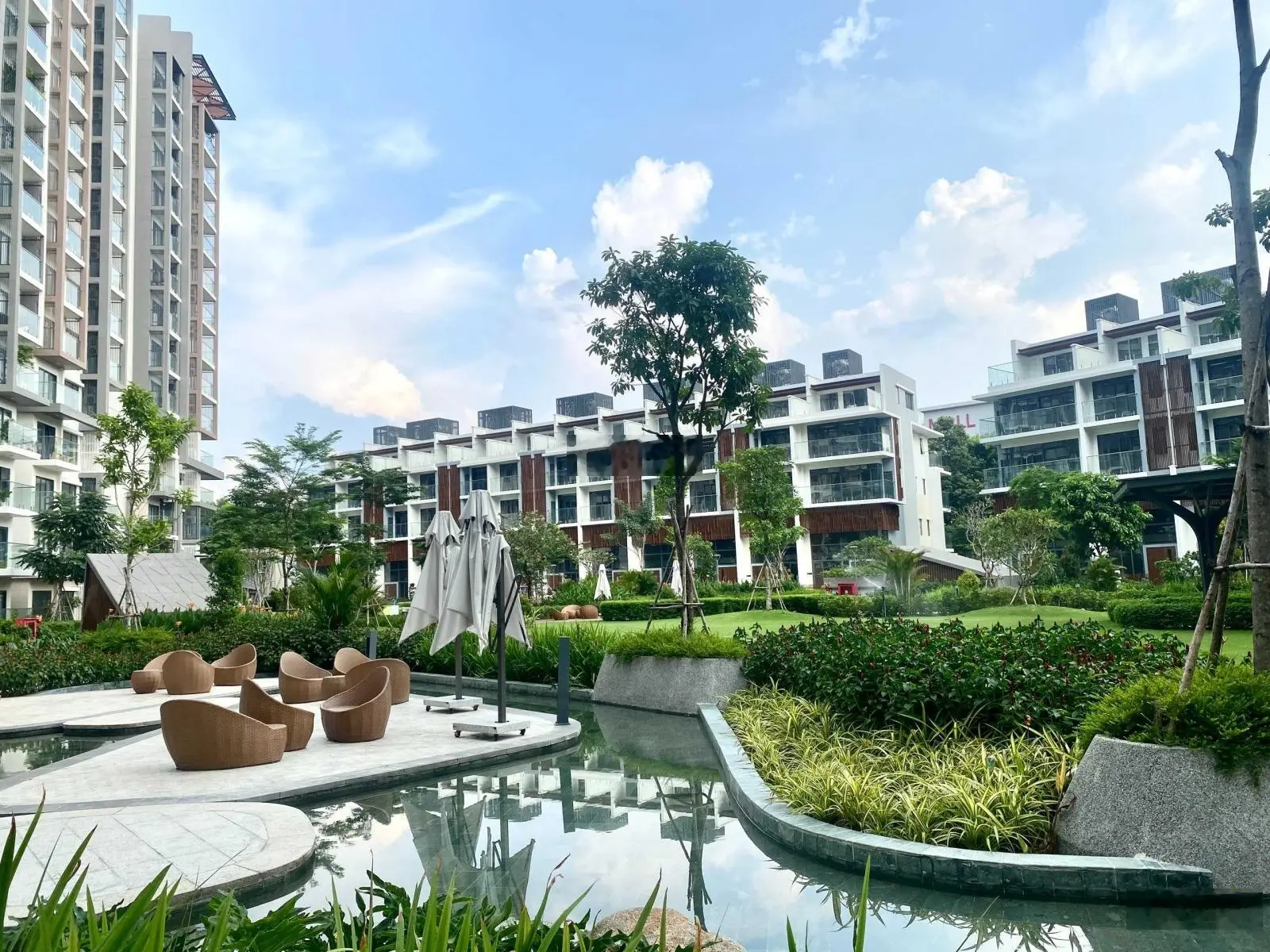 Bán căn hộ Diamond Brilliant 96m2 - View công viên - Giá full 5.350 tỷ (102%)