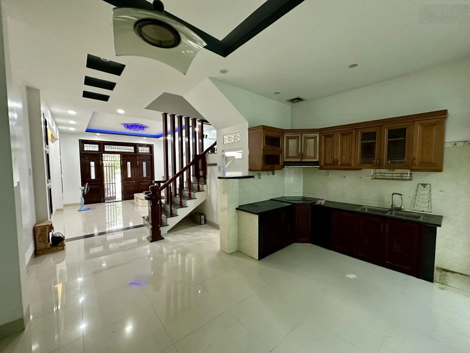 Bán nhà 3 tầng hướng Đông Nam KĐT Phước Long dt 80m2 ngang 5m đường rộng 16m