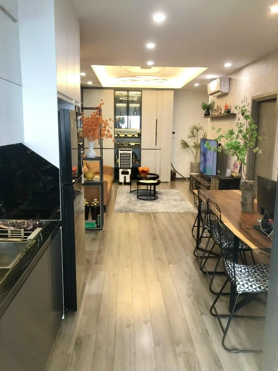 Bán nhanh căn góc 2 ngủ 2 logia 75.5m2 The Pride Hà Đông - Đủ đồ - view thoáng