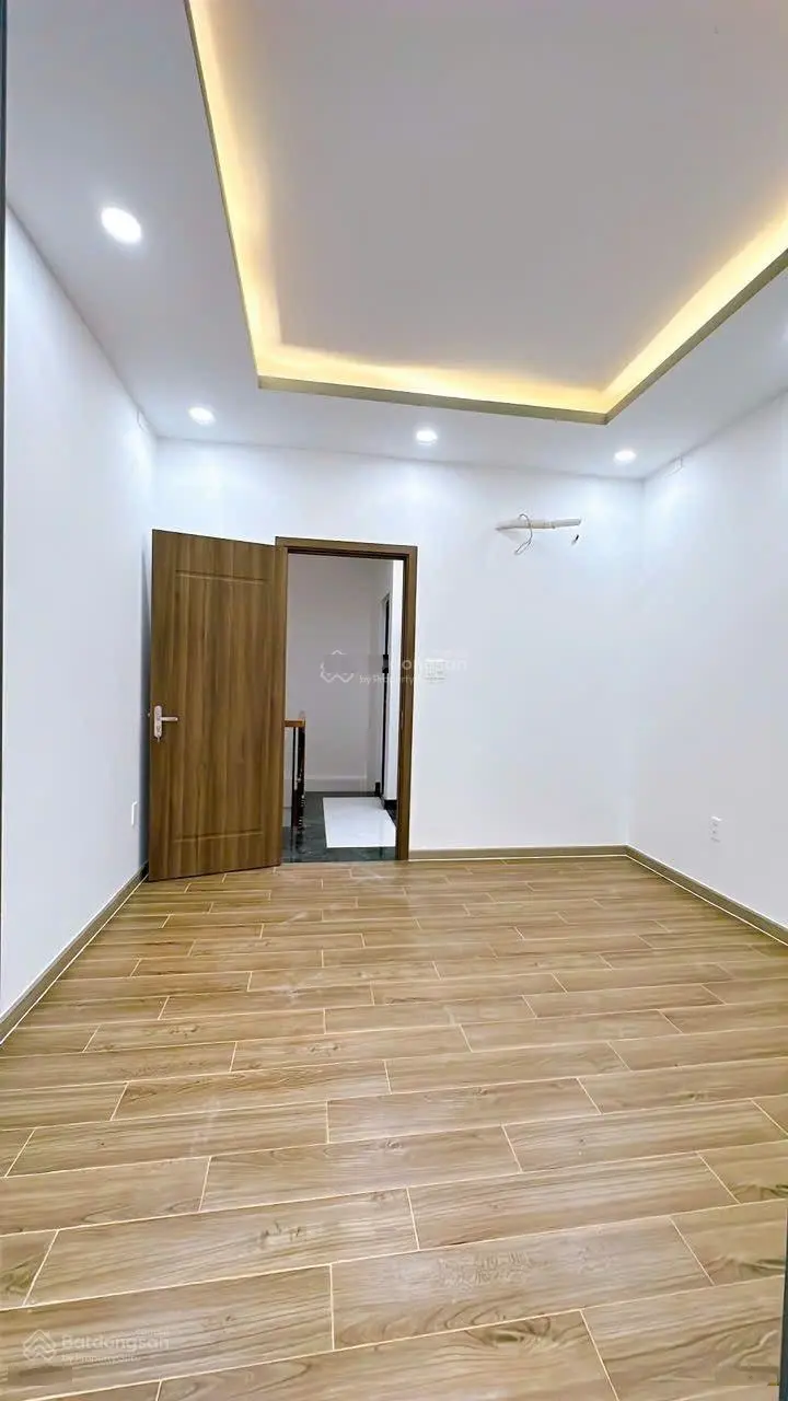Bán nhà quận 4, nhà tốt, kèo thơm đường số xe hơi, 4 tầng xây mới hoàn công đủ, khu Vĩnh Hội !