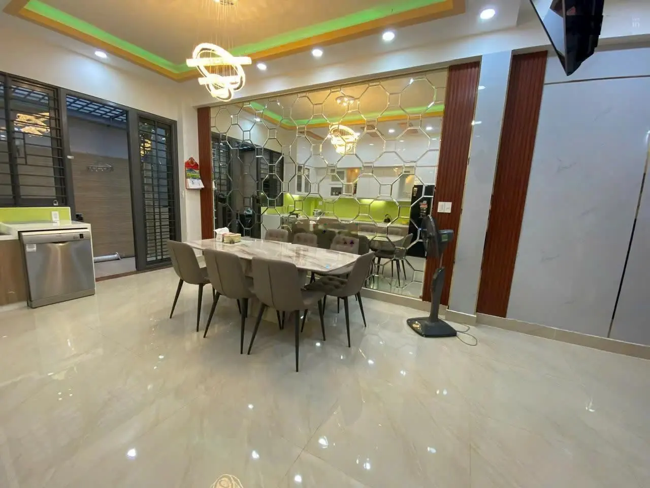 (tặng nội thất cao cấp) bán nhà bình thạnh - hẻm xe tải đường bình lợi - gần sông sài gòn - 5x21m