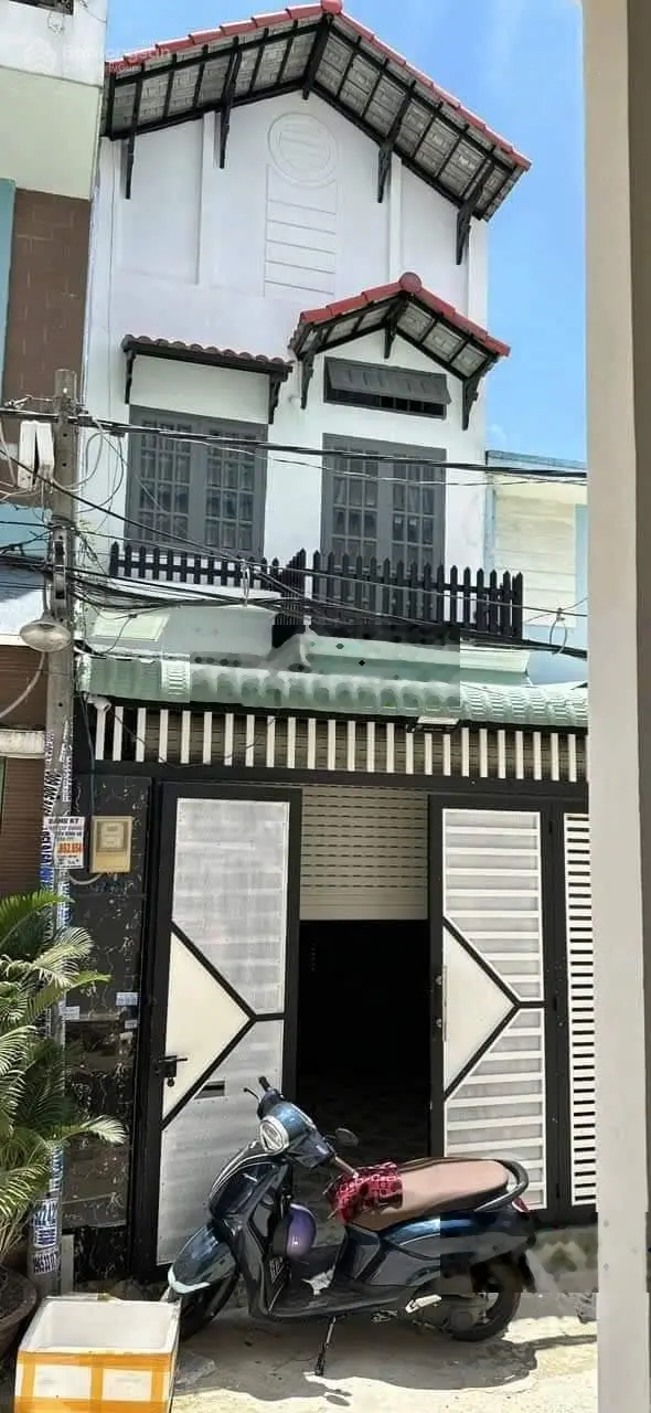 Nhà ngợp cần bán sát MT Nguyễn Văn Luông Q6, đường vào 5m, SHR, DT 75m2 Giá 1ty8 (còn bớt lộc)