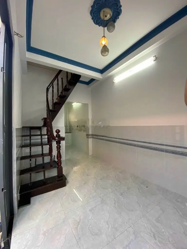 NHÀ HẺM 2 LẦU VƯỜN LÀI CMT 10M