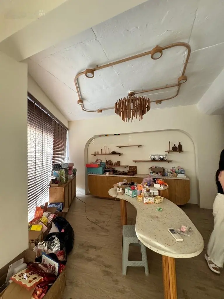 Bán Nhà 3 mặt tiền Phố Đặng Tất,100m2,7tầng,thang máy,Hàng hiếm P.Tân định quận1,dòng tiền 120tr/th
