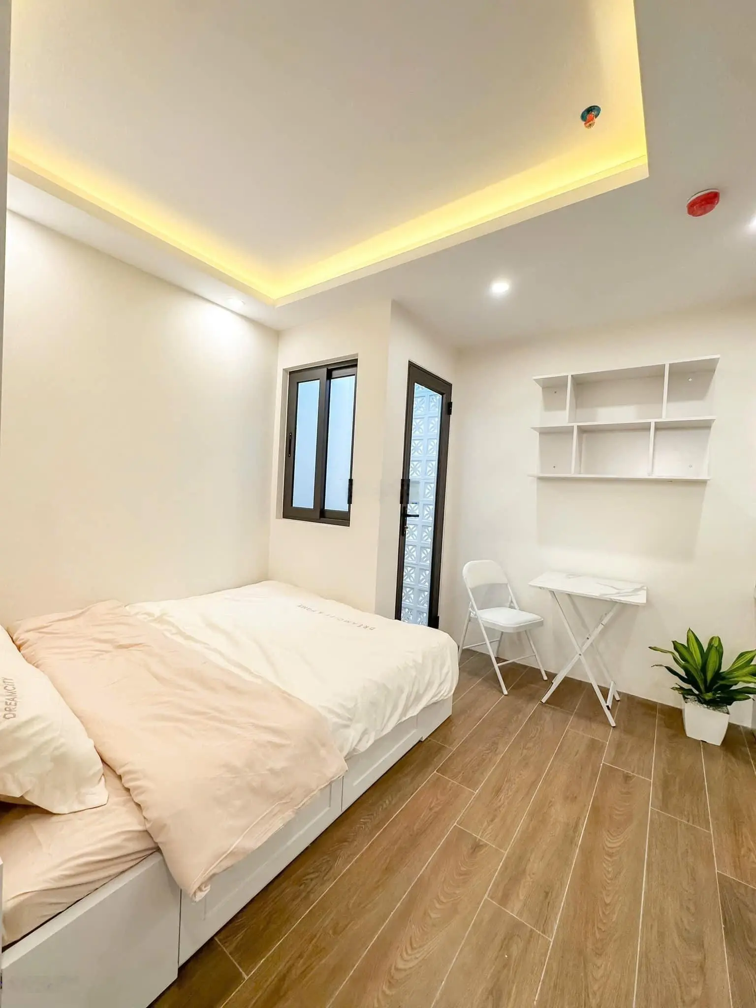 Đẳng cấp! Tòa CHDV Ngọc Hà 52M2*6T, MT 5M, lô góc, phố 20m, 10 phòng KK, đủ PCCC, DT 700tr/năm