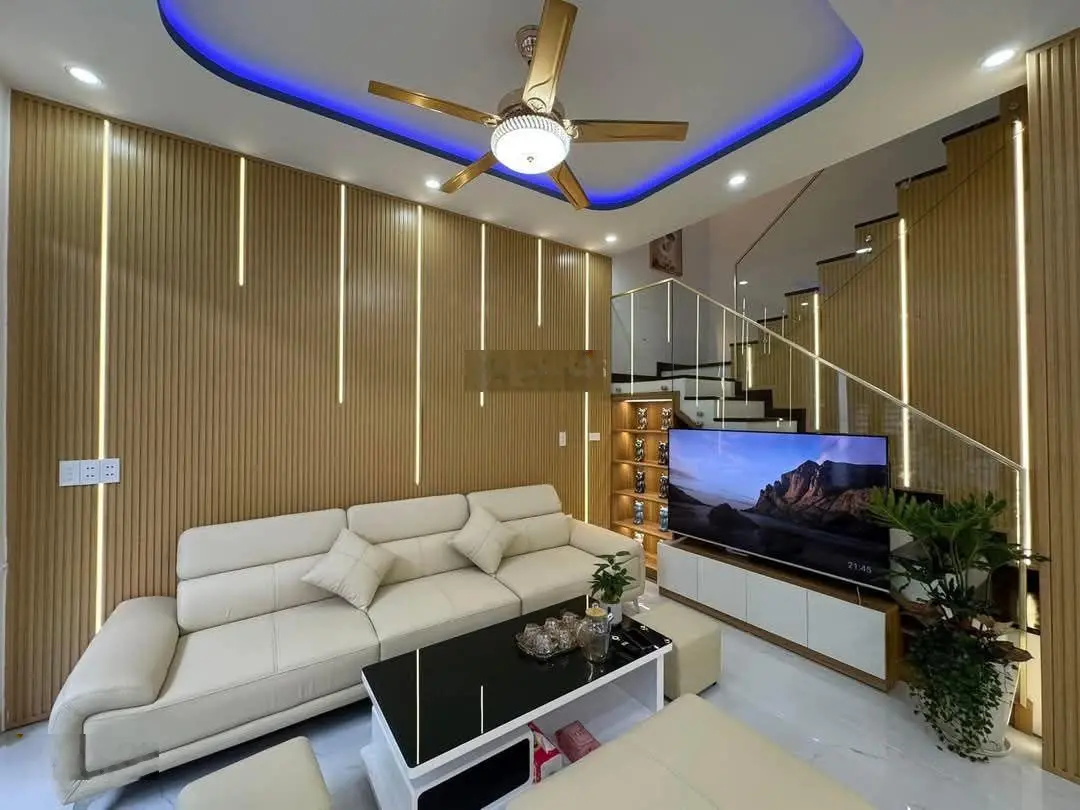 Bán gấp nhà đẹp gần chợ Bình Chánh, 1,54tỷ/70m2, 1 trệt 1 lầu, sổ sách đầy đủ