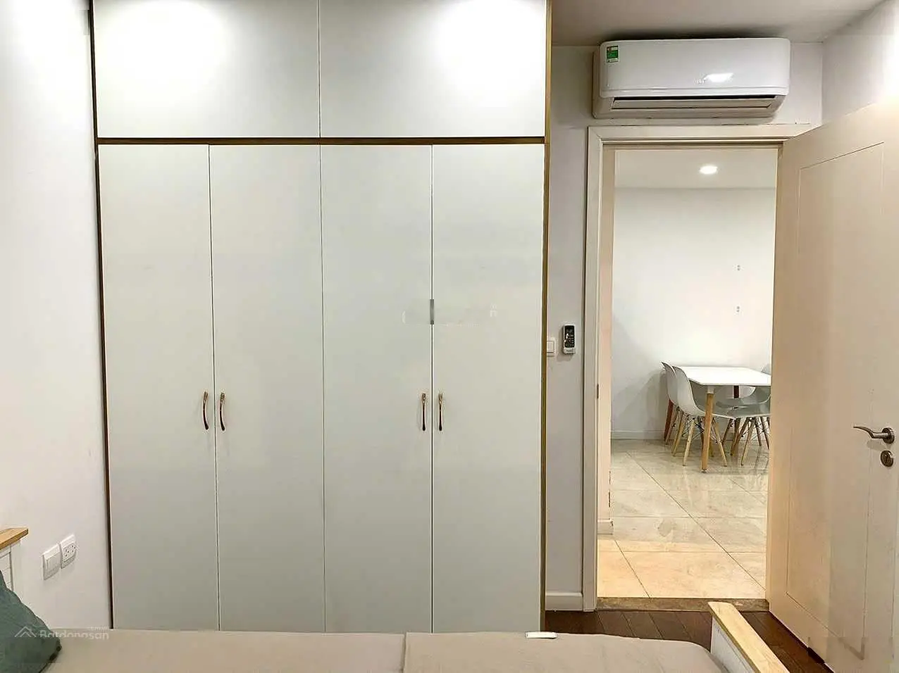 Bán 1 pn 1PK sổ đỏ lâu dài, giá 4.2 tỷ bao phí, tầng thấp Vinhomes D'Capitale Trần Duy Hưng