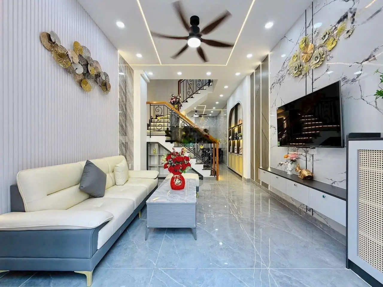 Cần chuyển nhượng nhà Phố Trạm người quen gửi 35m2 x 5T giá nhỉnh 6tỷ