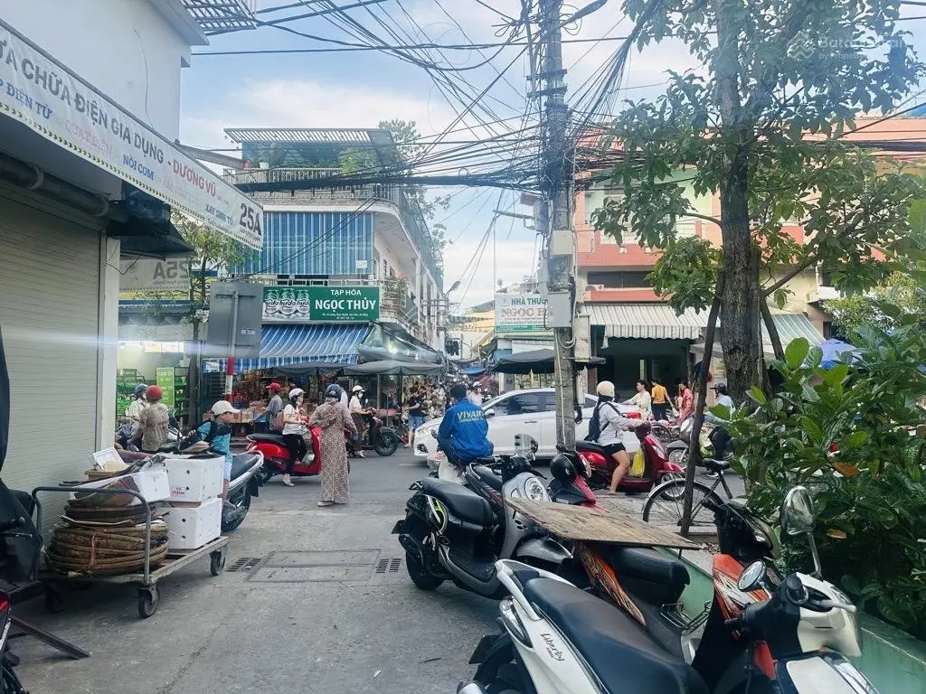 Nhà 3 tầng kiên cố ngay chợ đống đa chỉ nhỉnh 4 tỷ
