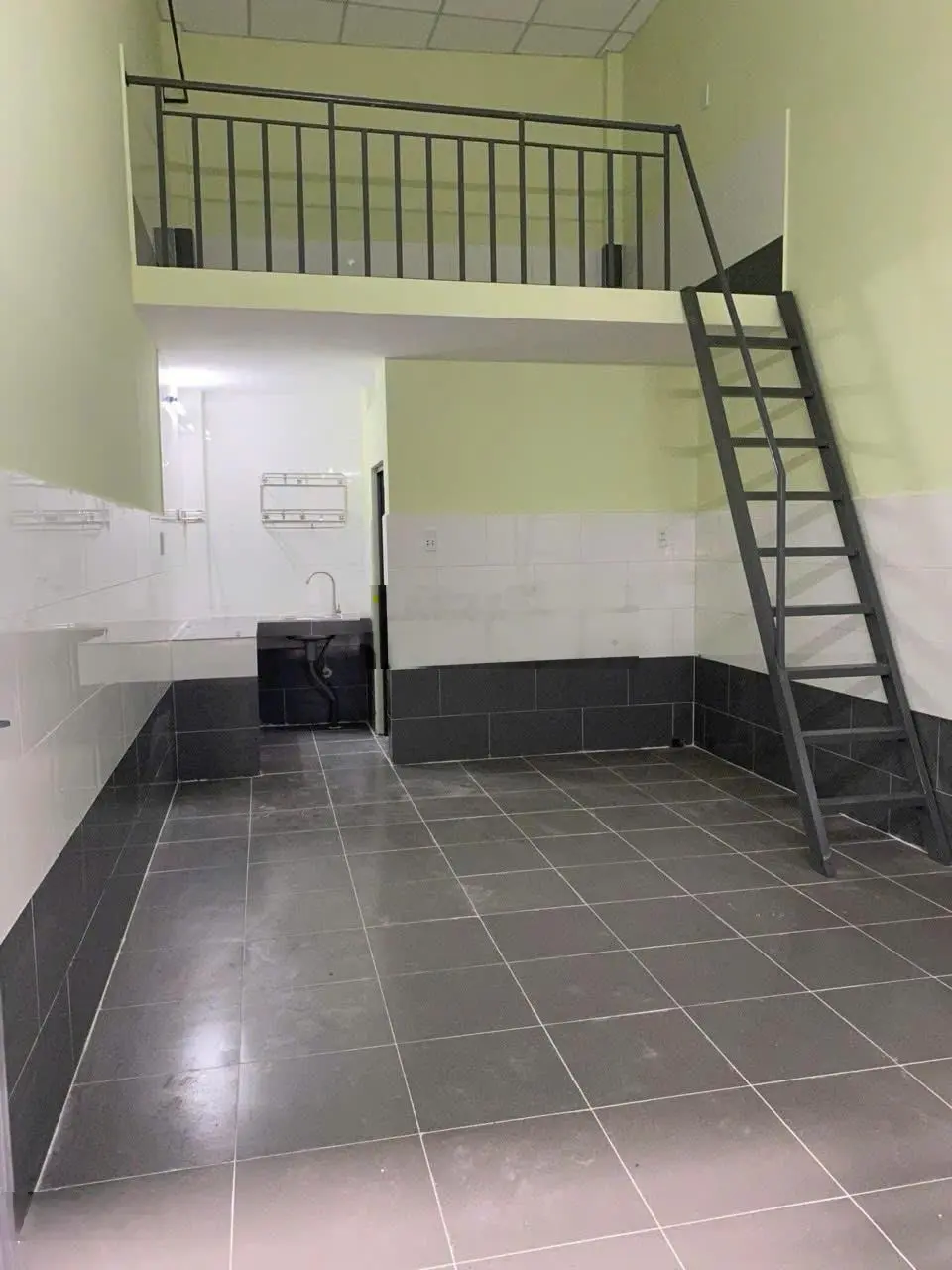 Chủ cần ra gấp dãy trọ ngay phố bà Triệu, 300m2, gần bệnh viện Đa khoa Hoocmon, sổ hồng riêng.
