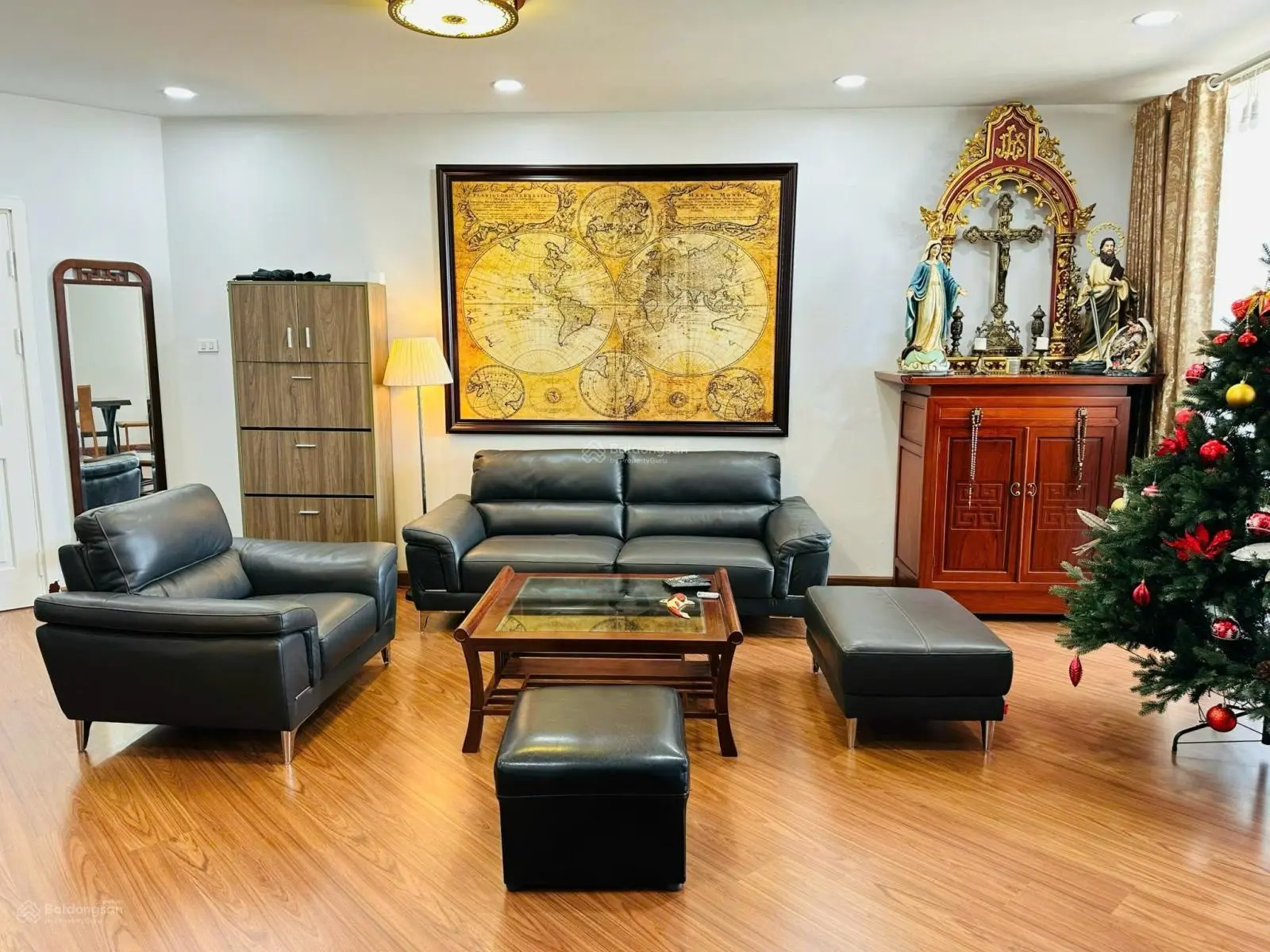 Chính chủ gửi bán nhanh căn hộ 3 phòng ngủ, tầng trung, căn góc, 2 mặt thoáng, view triệu đô.