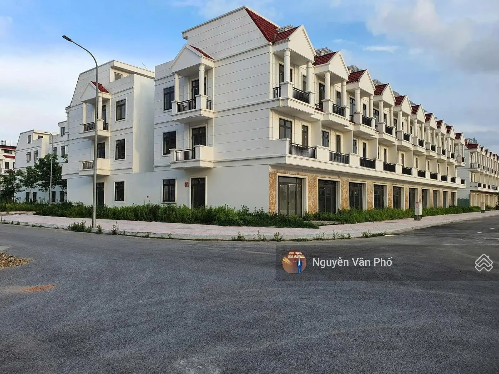 Bán Shophouse Vsip Bắc Ninh giá chỉ hơn 3 tỷ dân cư đông đúc