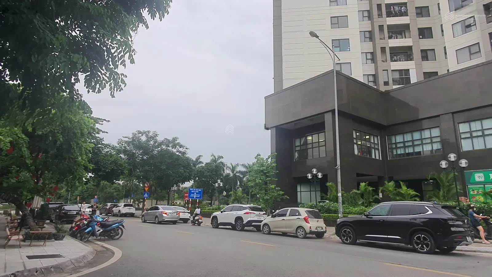 Cực Vip Biệt thự Văn Phú 245mx4T MT 18m, sát đường trục chính 30m, cạnh UBND phường, nhỉnh 35 tỷ