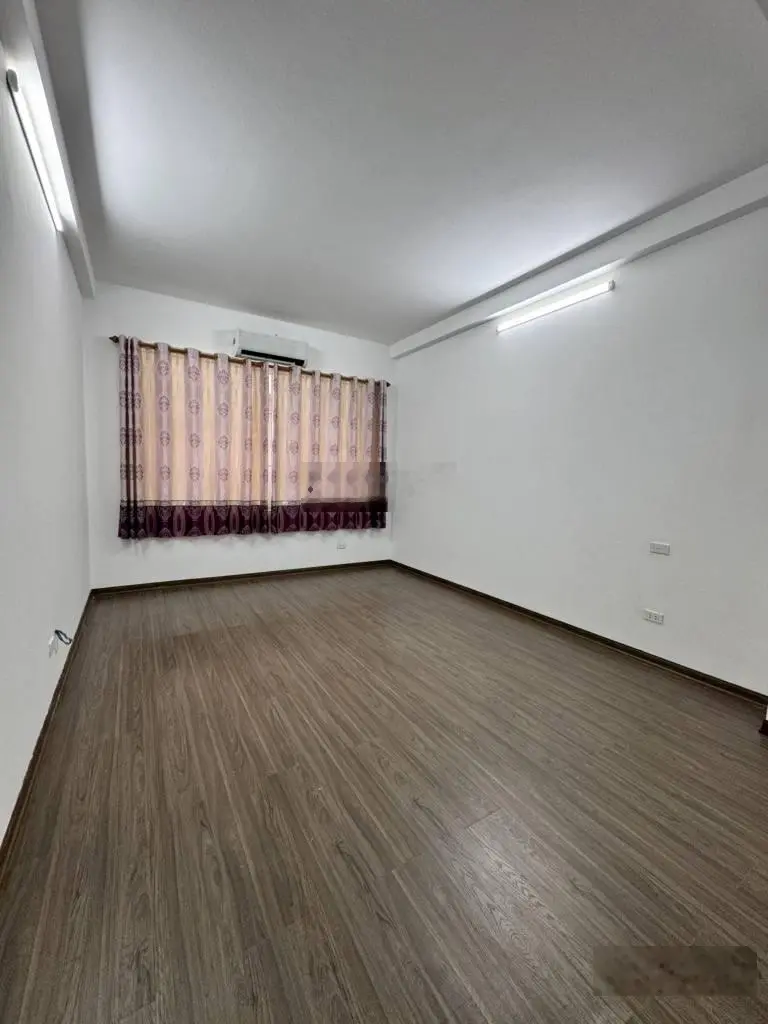 NHÀ MỚI XÂY, Vị trí năm ngay đầu Phố Phúc Lợi, khu VIP hàng xóm KĐT Việt Hưng, Vinhome riverside.