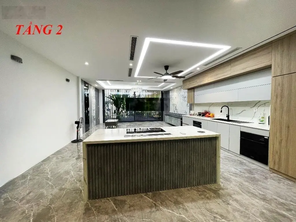 Nhà phân lô ô tô tránh, vào gara 2 xe 7 chỗ, KD, VP đẳng cấp, thang máy nhập ngoại, dt: 82m, 6 tầng