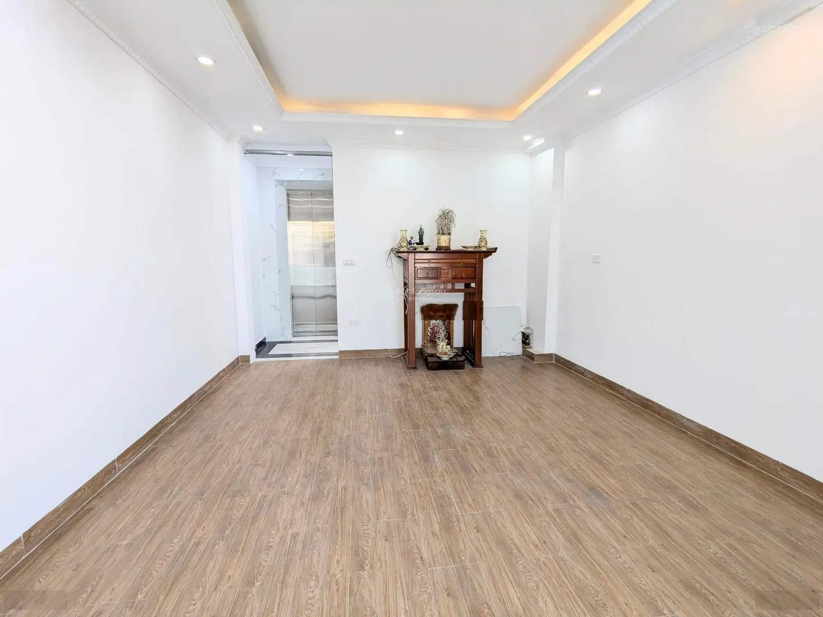 Bán gấp nhà mới nguyên tem phố Quốc Tử Giám Đống Đa 50M 6 tầng thang máy giá hơn 11 tỷ oto 10m