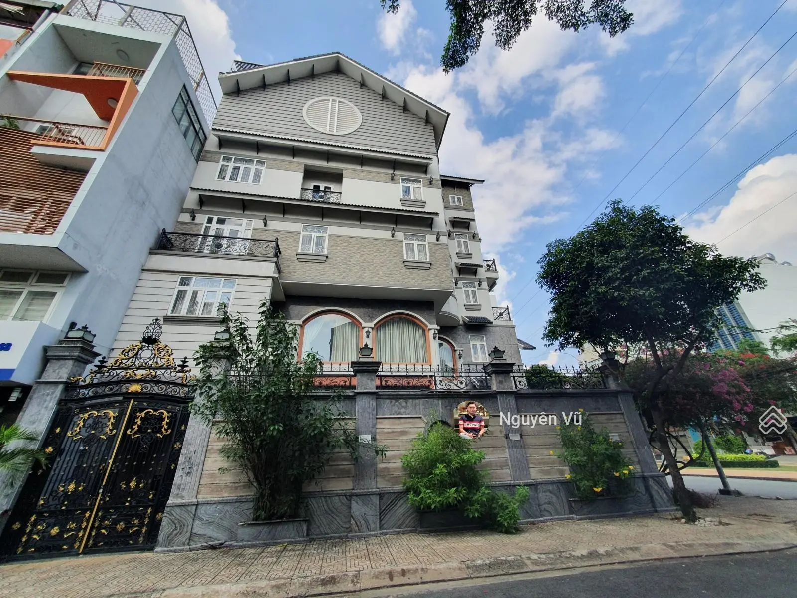 Biệt thự sân vườn đẳng cấp - đường Lý Thường Kiệt - DT: 11 x 35m - hầm 4 lầu căn góc, giá: 68 tỷ