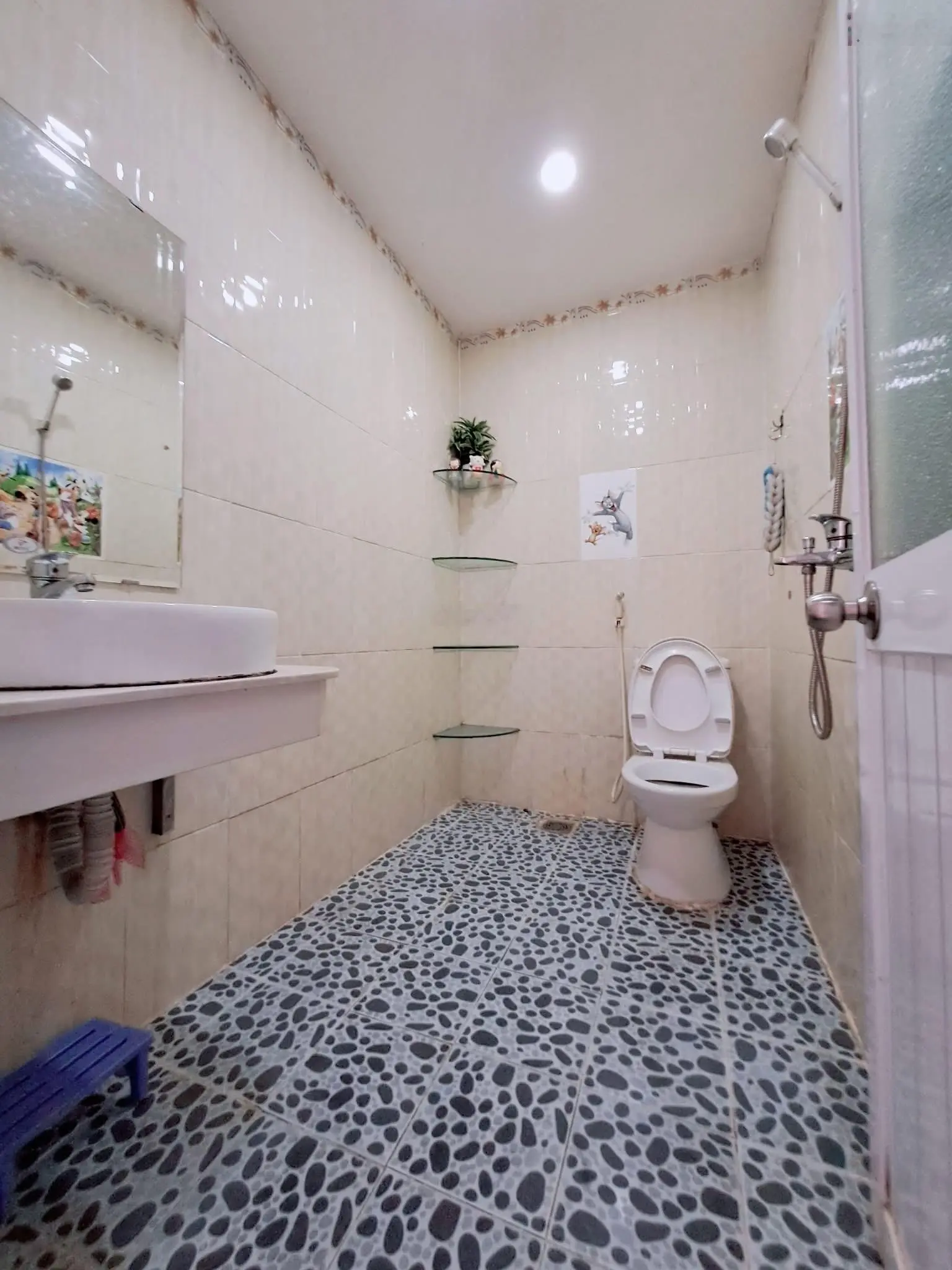 Bán nhà Thiên Phước, sát vách Q10, (4.2x10) nở hậu 4.6m, 2 tầng mới, 1 căn ra hẻm ôtô, Chỉ 5tỷ25 TL