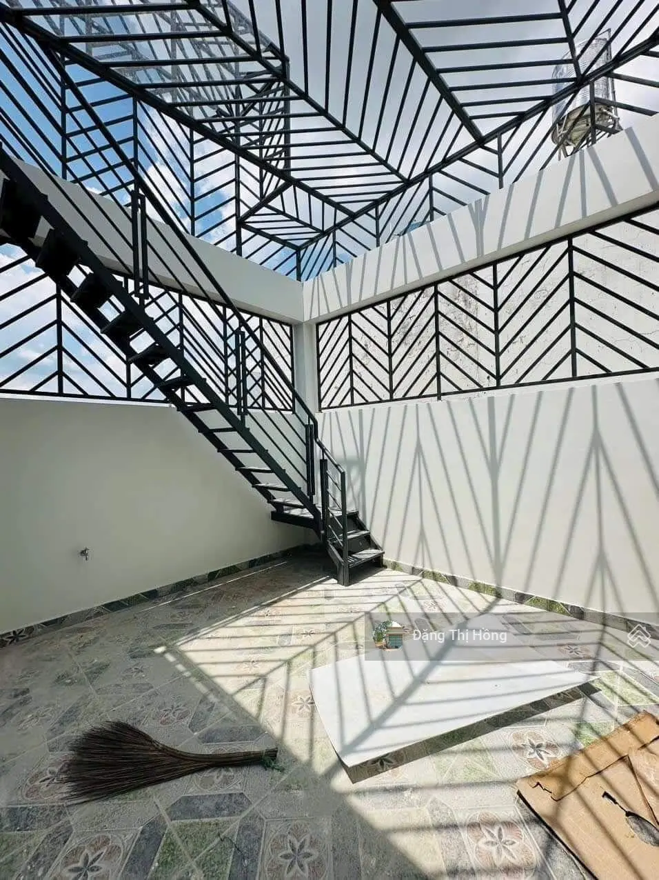 Nhà ngợp cần ra gấp đường Lũy Bán Bích, 56m2, 1T2L, 4pn, giáp ranh quận 11, cách Đầm Sen 2p, sổ sẵn